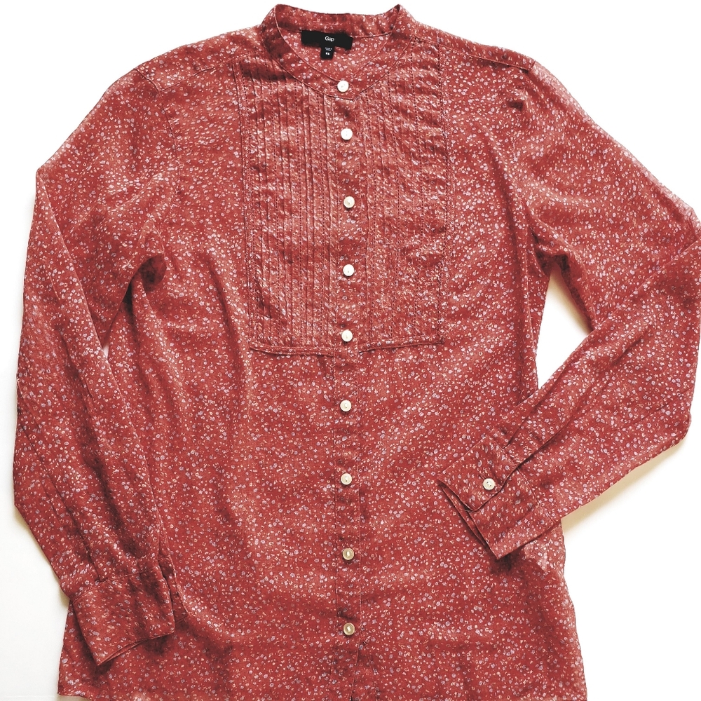 Gap Button down shirt size XS